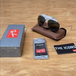 Brand New, Never Used!! Ray-Ban Aviator Sunglasses with Green Lenses